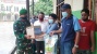 Babinsa Kampung Pelita Lakukan Pendampingan Pembagian Sembako